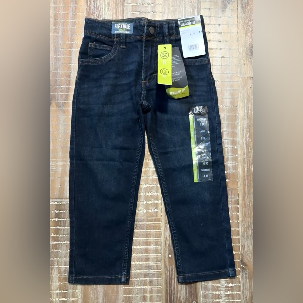 NWT Lee Boys jeans adjustable waist band extreme comfort
Straight fit size 4R